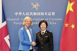 海关总署署长孙梅君会见英国环境食品和农村事务大臣艾玛雷诺兹王扬铭摄...