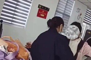 近日昆明海关所属沧源海关关员在云南永和口岸旅检入境通道进行监管时发...