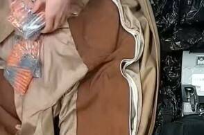 近日青岛胶东机场海关关员在对进境航班进行监管时发现一名选择绿色通道...