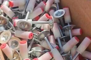 查获未申报危险货物爆炸式铆钉200万枚5月26日蛇口海关关员在对一...