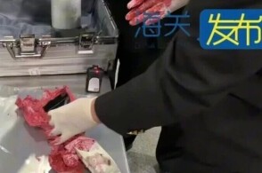 近日福州海关所属福州长乐机场海关关员在对入境航班开展监管时查获冰毒...