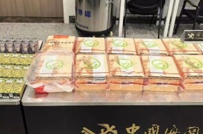 近日济南机场海关对入境旅客行李进行监管时发现多名选择绿色通道入境的...