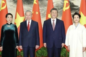 4月15日上午中共中央总书记国家主席习近平在人民大会堂同来华进行国...