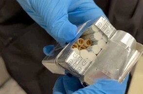 近日西九龙站海关查获一名进境旅客在烟盒内藏匿大麻烟4支毛重24克海...