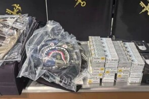 近日宁波机场海关关员在对一架入境航班行李物品进行监管时发现1名选择...