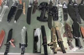 近日青岛海关所属荣成海关关员在对一票申报为购物袋的出口货物进行查验...