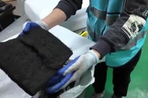 近日广州海关所属清远海关关员在对一票申报为包装纸箱的出口跨境电商商...