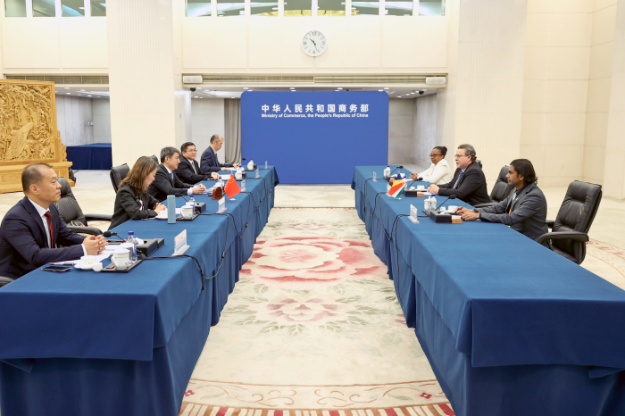 9月10日商务部部长王文涛与塞舌尔财政经济规划贸易和投资部部长拉波...